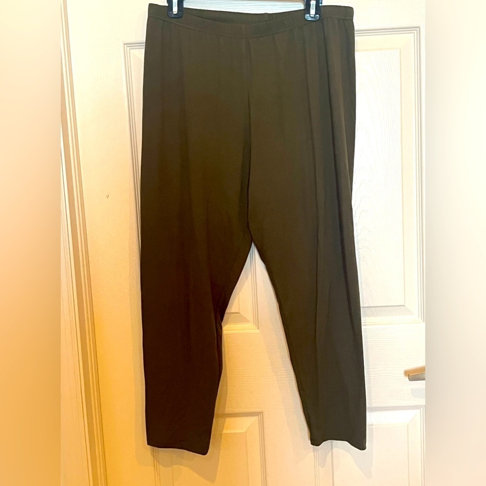 # Plus size olive leggings – full length